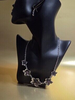 paparazzi Silver Floral Necklace with Five Blossoms